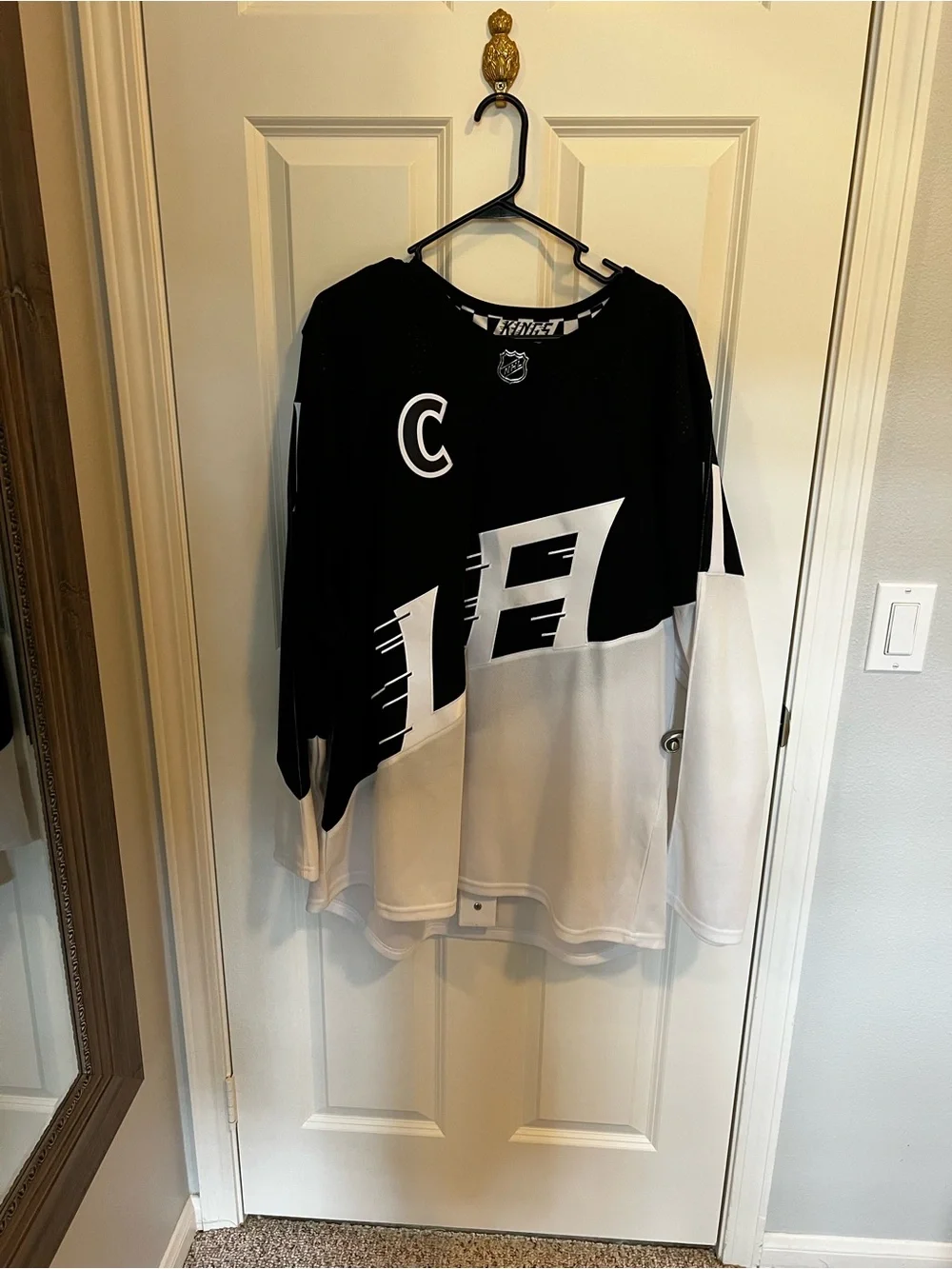LA KINGS KOPITAR JERSEY SIZE 56